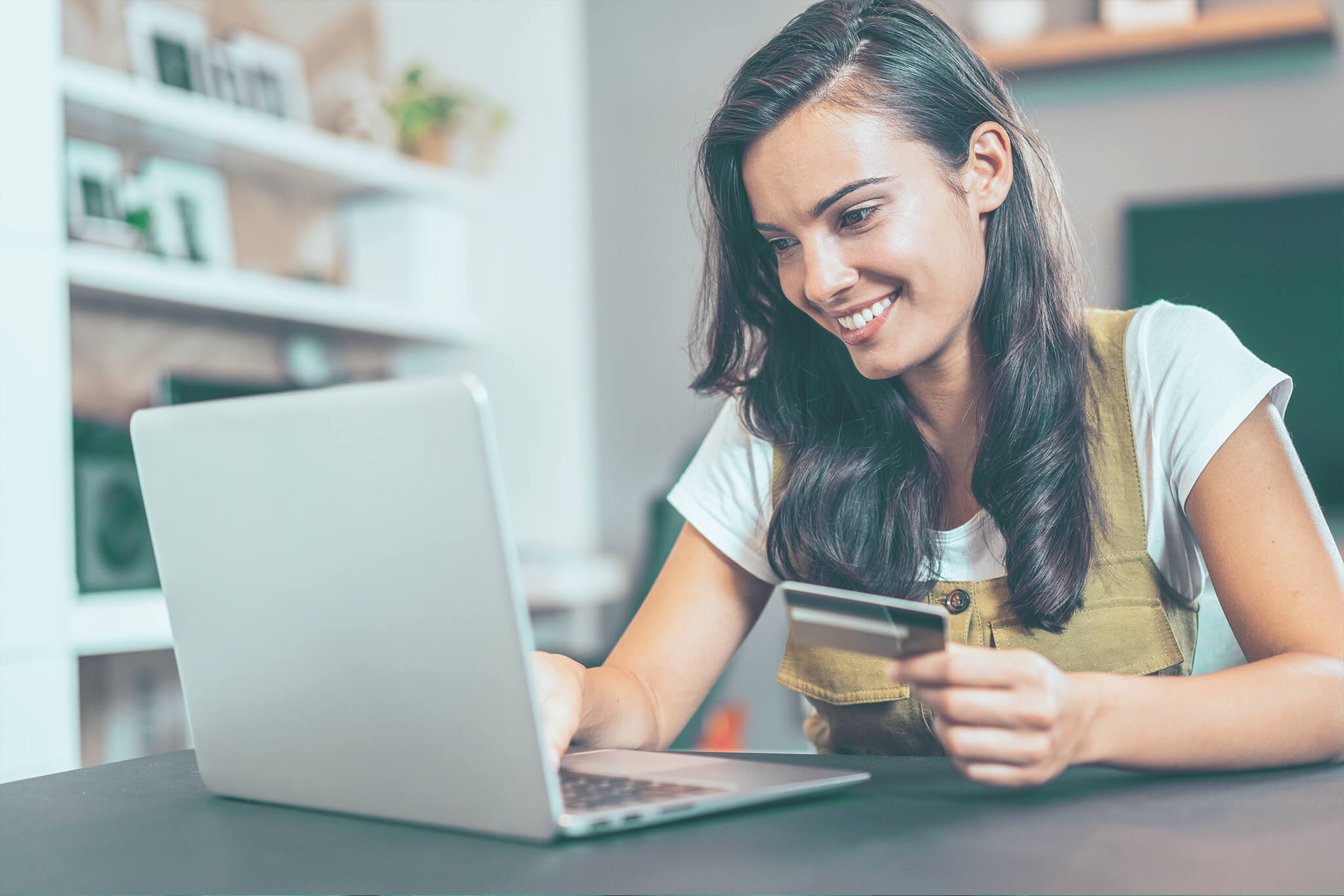 girl-card-laptop