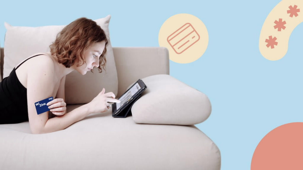 mujer usando tablet